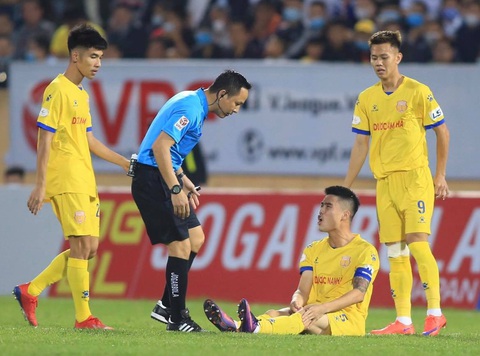 V-League 2021: Bước vào khúc quanh ‘tử thần’ - Ảnh 1. V-League 2021: Bước vào khúc quanh ‘tử thần’ - Ảnh 1.