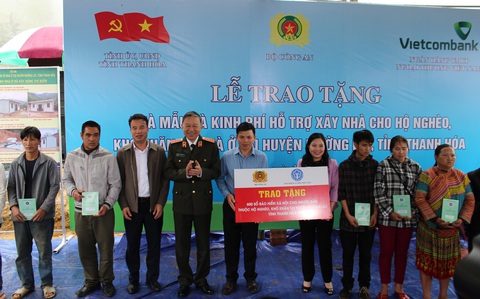 Bộ Công an hỗ trợ 30 tỉ làm 600 ngôi nhà cho hộ nghèo ở Thanh Hóa - Ảnh 5. Bộ Công an hỗ trợ 30 tỉ làm 600 ngôi nhà cho hộ nghèo ở Thanh Hóa - Ảnh 5.