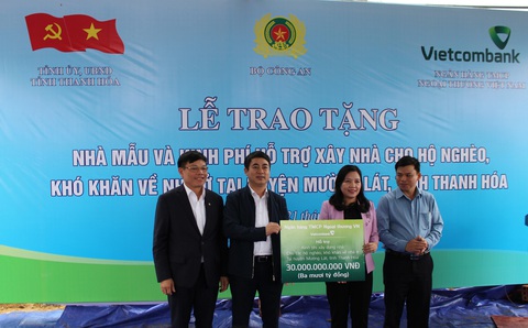 Bộ Công an hỗ trợ 30 tỉ làm 600 ngôi nhà cho hộ nghèo ở Thanh Hóa - Ảnh 4. Bộ Công an hỗ trợ 30 tỉ làm 600 ngôi nhà cho hộ nghèo ở Thanh Hóa - Ảnh 4.