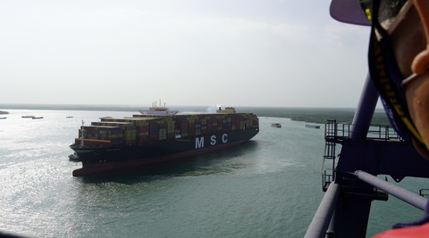 Cảng Cái Mép - Thị Vải: Tàu hàng xếp dỡ kỷ lục 15.000 container - Ảnh 1. Cảng Cái Mép - Thị Vải: Tàu hàng xếp dỡ kỷ lục 15.000 container - Ảnh 1.