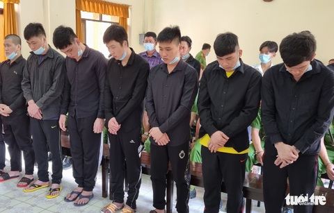 Những bị cáo trẻ lầm lì trước tòa - Ảnh 1. Những bị cáo trẻ lầm lì trước tòa - Ảnh 1.