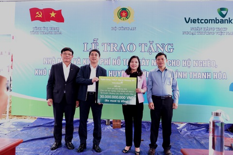 Vietcombank tài trợ 30 tỉ đồng để xây 600 căn nhà cho hộ nghèo ở Thanh Hóa - Ảnh 1. Vietcombank tài trợ 30 tỉ đồng để xây 600 căn nhà cho hộ nghèo ở Thanh Hóa - Ảnh 1.
