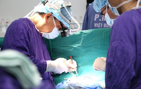 Khó xử vụ bên cho tim muốn gặp người nhận tim - Ảnh 1. Khó xử vụ bên cho tim muốn gặp người nhận tim - Ảnh 1.