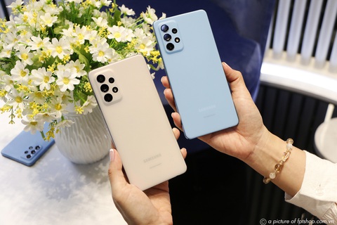 FPT Shop tặng thêm sạc dự phòng cho khách mua Galaxy A52 | A72 - Ảnh 1. FPT Shop tặng thêm sạc dự phòng cho khách mua Galaxy A52 | A72 - Ảnh 1.