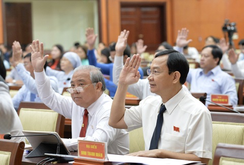 TP.HCM: Học sinh đoạt huy chương vàng Olympic quốc tế được thưởng 200 triệu - Ảnh 1. TP.HCM: Học sinh đoạt huy chương vàng Olympic quốc tế được thưởng 200 triệu - Ảnh 1.