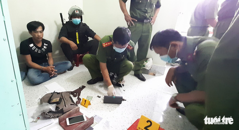 Bắt 12 người trong chuyên án phá băng nhóm cho vay lãi nặng, đòi nợ thuê - Ảnh 1. Bắt 12 người trong chuyên án phá băng nhóm cho vay lãi nặng, đòi nợ thuê - Ảnh 1.