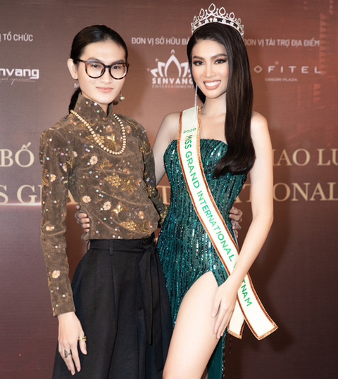 Cận cảnh trang phục nặng gần 30kg của Ngọc Thảo tại Miss Grand International 2020 - Ảnh 4. Cận cảnh trang phục nặng gần 30kg của Ngọc Thảo tại Miss Grand International 2020 - Ảnh 4.