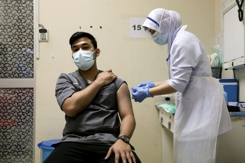 Malaysia bồi thường các trường hợp tiêm gặp phản ứng phụ nghiêm trọng - Ảnh 1. Malaysia bồi thường các trường hợp tiêm gặp phản ứng phụ nghiêm trọng - Ảnh 1.