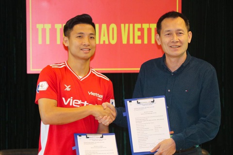 Bùi Tiến Dũng ký hợp đồng dài hạn với Viettel trước ngày đại chiến Hoàng Anh Gia Lai - Ảnh 1. Bùi Tiến Dũng ký hợp đồng dài hạn với Viettel trước ngày đại chiến Hoàng Anh Gia Lai - Ảnh 1.