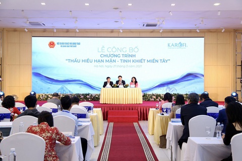 Gần 100 nghìn học sinh Miền Tây được tiếp cận nguồn nước tinh khiết - Ảnh 4. Gần 100 nghìn học sinh Miền Tây được tiếp cận nguồn nước tinh khiết - Ảnh 4.