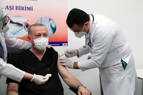 Những nguyên thủ nào đã tiêm vắc xin COVID-19? - Ảnh 9. Những nguyên thủ nào đã tiêm vắc xin COVID-19? - Ảnh 9.