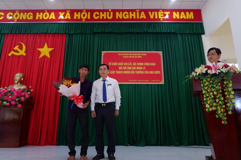 Xin lỗi công khai bí thư Đoàn bị ngồi tù oan hơn 2 năm - Ảnh 1. Xin lỗi công khai bí thư Đoàn bị ngồi tù oan hơn 2 năm - Ảnh 1.