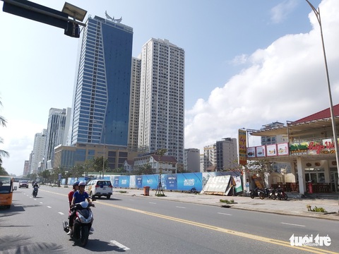 Vì sao tạm dừng kế hoạch cưỡng chế công trình vi phạm của Mường Thanh? - Ảnh 1. Vì sao tạm dừng kế hoạch cưỡng chế công trình vi phạm của Mường Thanh? - Ảnh 1.