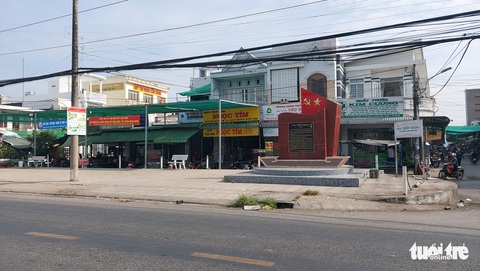 Tiểu thương phản ứng không chịu vào chợ mới, xã nói đâu ép ai dời - Ảnh 1. Tiểu thương phản ứng không chịu vào chợ mới, xã nói đâu ép ai dời - Ảnh 1.
