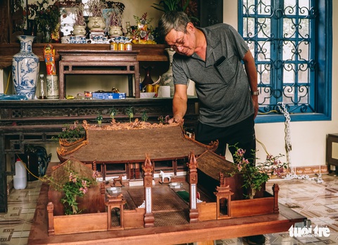 Độc đáo mô hình đình làng bằng gỗ gụ nhỏ nhất Việt Nam - Ảnh 1. Độc đáo mô hình đình làng bằng gỗ gụ nhỏ nhất Việt Nam - Ảnh 1.