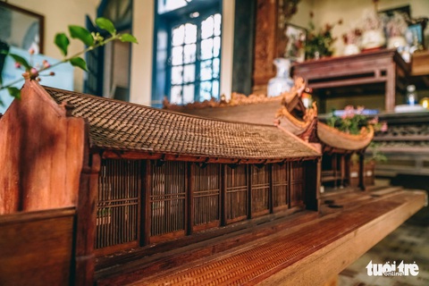 Độc đáo mô hình đình làng bằng gỗ gụ nhỏ nhất Việt Nam - Ảnh 9. Độc đáo mô hình đình làng bằng gỗ gụ nhỏ nhất Việt Nam - Ảnh 9.
