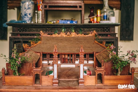 Độc đáo mô hình đình làng bằng gỗ gụ nhỏ nhất Việt Nam - Ảnh 2. Độc đáo mô hình đình làng bằng gỗ gụ nhỏ nhất Việt Nam - Ảnh 2.