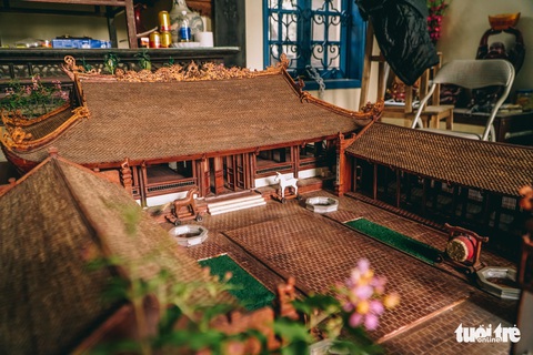 Độc đáo mô hình đình làng bằng gỗ gụ nhỏ nhất Việt Nam - Ảnh 5. Độc đáo mô hình đình làng bằng gỗ gụ nhỏ nhất Việt Nam - Ảnh 5.