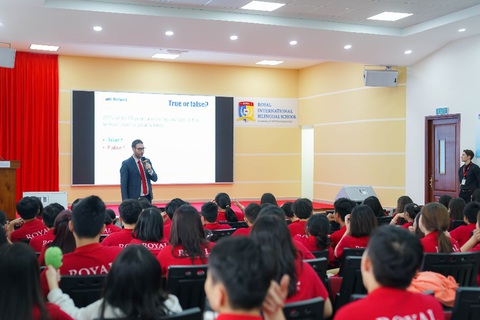 Mở thêm đợt kiểm tra năng lực ngày 3-4 tại Royal School - Ảnh 4. Mở thêm đợt kiểm tra năng lực ngày 3-4 tại Royal School - Ảnh 4.