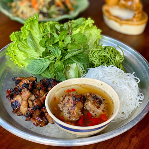 Sài Gòn cách Hà Nội 2 giờ bay và nỗi nhớ qua những món ăn - Ảnh 5. Sài Gòn cách Hà Nội 2 giờ bay và nỗi nhớ qua những món ăn - Ảnh 5.