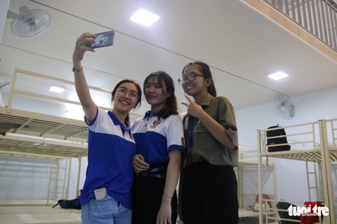 Ngôi nhà hạnh phúc cho nữ sinh viên khó khăn - Ảnh 3. Ngôi nhà hạnh phúc cho nữ sinh viên khó khăn - Ảnh 3.