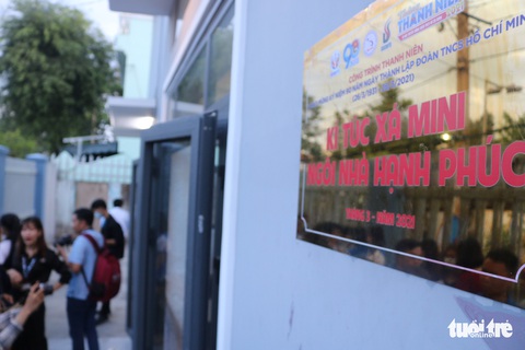 Ngôi nhà hạnh phúc cho nữ sinh viên khó khăn - Ảnh 9. Ngôi nhà hạnh phúc cho nữ sinh viên khó khăn - Ảnh 9.