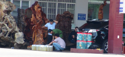 Phong tỏa, khám xét trạm xăng Phúc Lộc Thọ ở Bình Phước - Ảnh 1. Phong tỏa, khám xét trạm xăng Phúc Lộc Thọ ở Bình Phước - Ảnh 1.