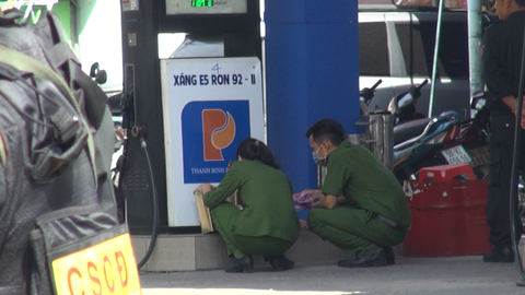Công an phong tỏa cửa hàng xăng dầu ở quận Gò Vấp, TP.HCM - Ảnh 6. Công an phong tỏa cửa hàng xăng dầu ở quận Gò Vấp, TP.HCM - Ảnh 6.