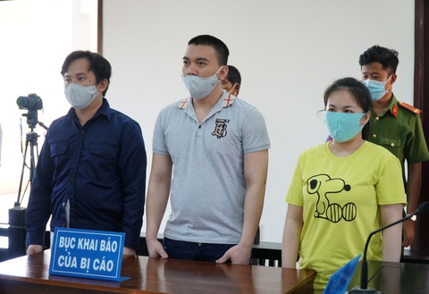 Hai anh em ruột tham gia tra tấn cô gái đến sẩy thai cùng lãnh 30 năm tù - Ảnh 1. Hai anh em ruột tham gia tra tấn cô gái đến sẩy thai cùng lãnh 30 năm tù - Ảnh 1.
