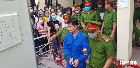 Bác sĩ hiếp dâm, đánh đập nữ điều dưỡng lãnh án 6 năm 8 tháng tù - Ảnh 2. Bác sĩ hiếp dâm, đánh đập nữ điều dưỡng lãnh án 6 năm 8 tháng tù - Ảnh 2.