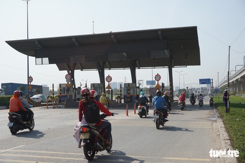 Vì sao dự án BOT xa lộ Hà Nội chưa xong nhưng bắt đầu thu phí? - Ảnh 1. Vì sao dự án BOT xa lộ Hà Nội chưa xong nhưng bắt đầu thu phí? - Ảnh 1.