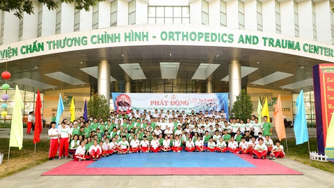 Lực sĩ khuyết tật Lê Văn Công chạy bộ hưởng ứng Ngày chạy Olympic vì sức khỏe toàn dân - Ảnh 8. Lực sĩ khuyết tật Lê Văn Công chạy bộ hưởng ứng Ngày chạy Olympic vì sức khỏe toàn dân - Ảnh 8.