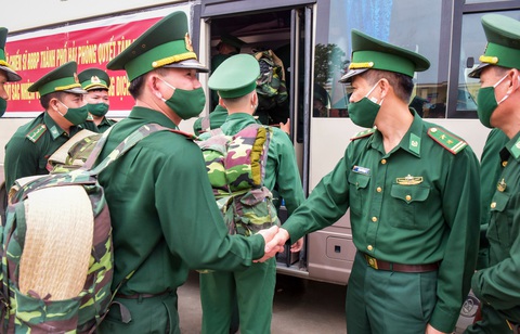 70 chiến sĩ Biên phòng Hải Phòng lên đường chi viện biên giới Tây Nam chống COVID-19 - Ảnh 2. 70 chiến sĩ Biên phòng Hải Phòng lên đường chi viện biên giới Tây Nam chống COVID-19 - Ảnh 2.