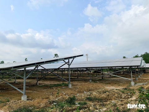 Lập dự án điện mặt trời mái nhà nông nghiệp nhưng bên dưới chẳng trồng gì - Ảnh 1. Lập dự án điện mặt trời mái nhà nông nghiệp nhưng bên dưới chẳng trồng gì - Ảnh 1.