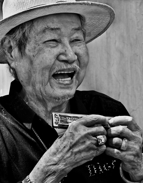 Những nụ cười nhiều cảm xúc của Trần Thế Phong - Ảnh 6. Những nụ cười nhiều cảm xúc của Trần Thế Phong - Ảnh 6.