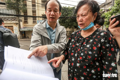 Bất ngờ vụ 2 người rơi từ tầng 2: Dân không biết chủ đầu tư cơi nới rồi cho thuê - Ảnh 6. Bất ngờ vụ 2 người rơi từ tầng 2: Dân không biết chủ đầu tư cơi nới rồi cho thuê - Ảnh 6.