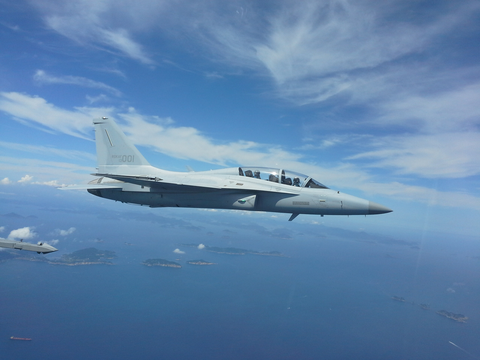 Philippines điều chiến đấu cơ bay qua hàng trăm tàu cá Trung Quốc ở Đá Ba Đầu - Ảnh 1. Philippines điều chiến đấu cơ bay qua hàng trăm tàu cá Trung Quốc ở Đá Ba Đầu - Ảnh 1.