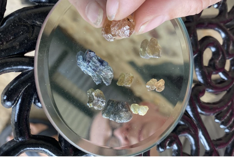 Lũ rút, lộ ra vô số lam ngọc ở thủ phủ sapphire thế giới, dân Úc ùn ùn đi đào - Ảnh 1. Lũ rút, lộ ra vô số lam ngọc ở thủ phủ sapphire thế giới, dân Úc ùn ùn đi đào - Ảnh 1.