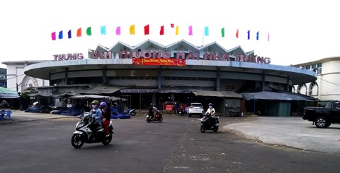 Tiểu thương chợ Đầm Tròn kiện UBND TP Nha Trang cắt điện - Ảnh 1. Tiểu thương chợ Đầm Tròn kiện UBND TP Nha Trang cắt điện - Ảnh 1.