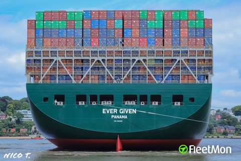 Kênh Suez sắp được cứu, hàng chục tàu hàng đổi hướng tiếc nuối vì đội chi phí - Ảnh 1. Kênh Suez sắp được cứu, hàng chục tàu hàng đổi hướng tiếc nuối vì đội chi phí - Ảnh 1.