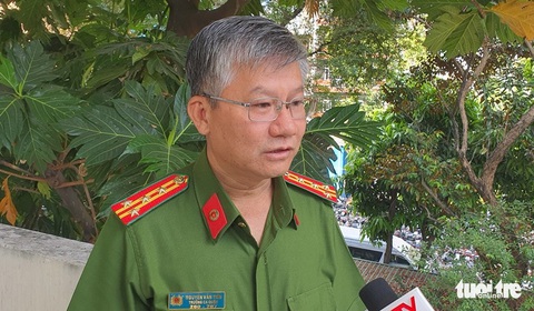 Khen thưởng hai CSGT dẫn đường cho xe chở sản phụ đẻ rớt - Ảnh 3. Khen thưởng hai CSGT dẫn đường cho xe chở sản phụ đẻ rớt - Ảnh 3.