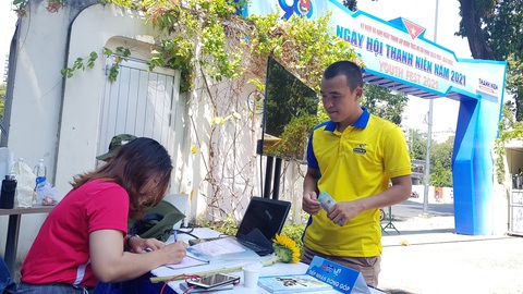 Sau khẩu trang miễn phí là… chung tay góp vắc xin COVID-19 - Ảnh 1. Sau khẩu trang miễn phí là… chung tay góp vắc xin COVID-19 - Ảnh 1.