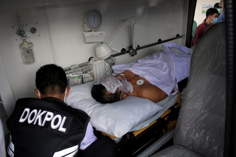 Indonesia bắt hàng chục tay súng Hồi giáo sau vụ đánh bom liều chết ở nhà thờ - Ảnh 2. Indonesia bắt hàng chục tay súng Hồi giáo sau vụ đánh bom liều chết ở nhà thờ - Ảnh 2.