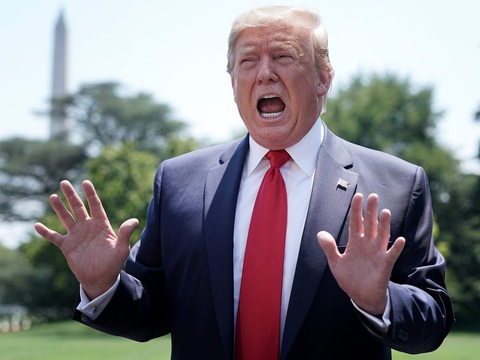 Ông Trump chỉ trích chính quyền ông Biden tại đám cưới bạn - Ảnh 1. Ông Trump chỉ trích chính quyền ông Biden tại đám cưới bạn - Ảnh 1.
