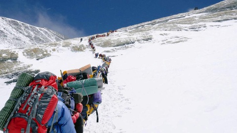 Nepal nới lỏng quy định cách ly trước mùa leo núi Everest - Ảnh 1. Nepal nới lỏng quy định cách ly trước mùa leo núi Everest - Ảnh 1.
