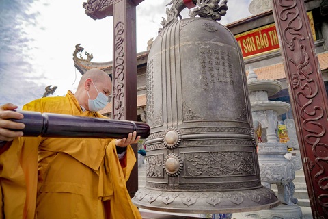 Phật tử bốn phương hành trình bái Phật trên đỉnh Fansipan - Ảnh 1. Phật tử bốn phương hành trình bái Phật trên đỉnh Fansipan - Ảnh 1.