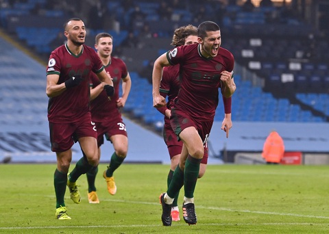 Man City mạnh mẽ san bằng các chướng ngại, thắng trận thứ 21 - Ảnh 2. Man City mạnh mẽ san bằng các chướng ngại, thắng trận thứ 21 - Ảnh 2.