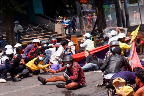 18 người biểu tình thiệt mạng trong một ngày ở Myanmar - Ảnh 1. 18 người biểu tình thiệt mạng trong một ngày ở Myanmar - Ảnh 1.