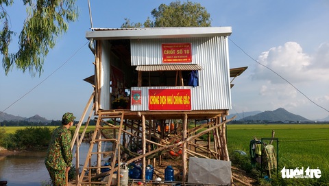 Người lính quân hàm xanh căng mình nơi biên giới Tây Nam cho dân yên giữa đại dịch - Ảnh 3. Người lính quân hàm xanh căng mình nơi biên giới Tây Nam cho dân yên giữa đại dịch - Ảnh 3.