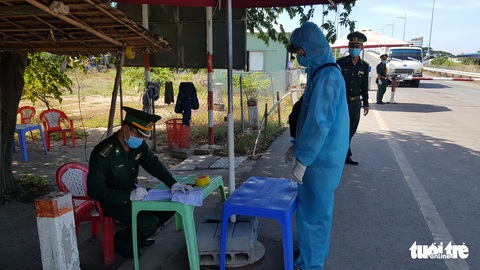 Người lính quân hàm xanh căng mình nơi biên giới Tây Nam cho dân yên giữa đại dịch - Ảnh 9. Người lính quân hàm xanh căng mình nơi biên giới Tây Nam cho dân yên giữa đại dịch - Ảnh 9.